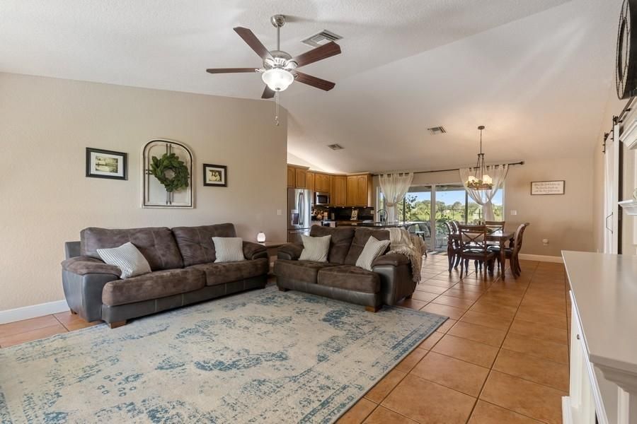 Recently Sold: $300,000 (3 beds, 2 baths, 1845 Square Feet)