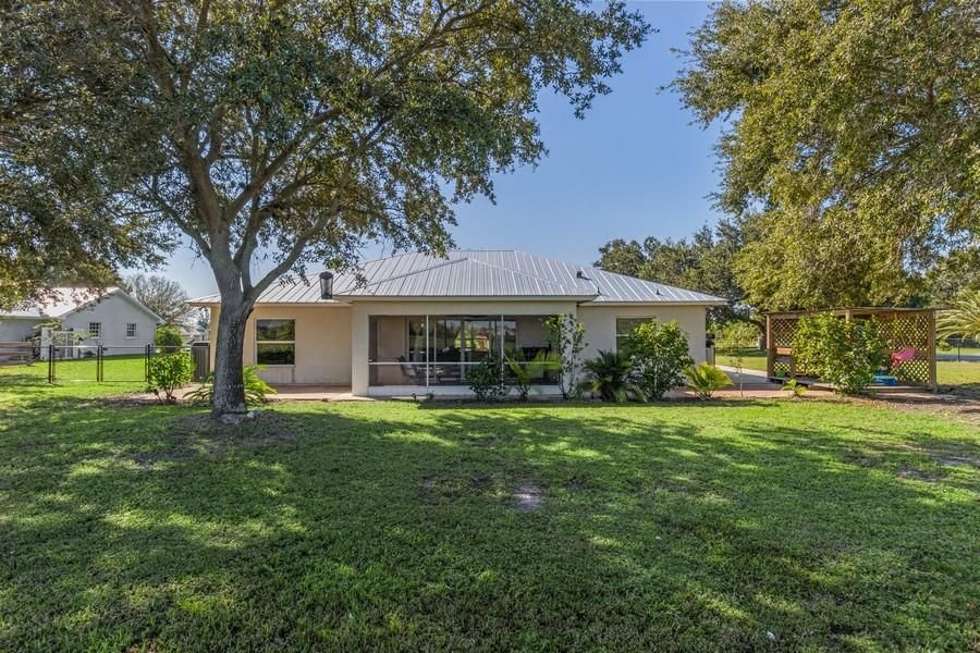 Recently Sold: $300,000 (3 beds, 2 baths, 1845 Square Feet)
