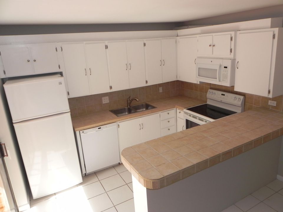 Recently Rented: $1,975 (2 beds, 2 baths, 1488 Square Feet)