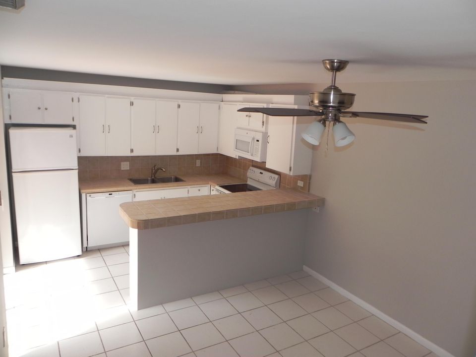 Recently Rented: $1,975 (2 beds, 2 baths, 1488 Square Feet)