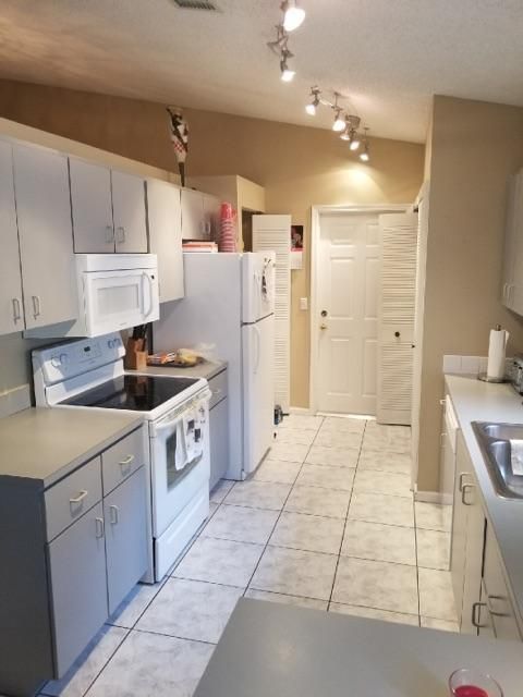 Recently Sold: $364,900 (3 beds, 2 baths, 1809 Square Feet)