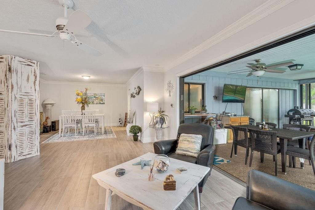 Vendido Recientemente: $749,000 (4 camas, 2 baños, 2613 Pies cuadrados)