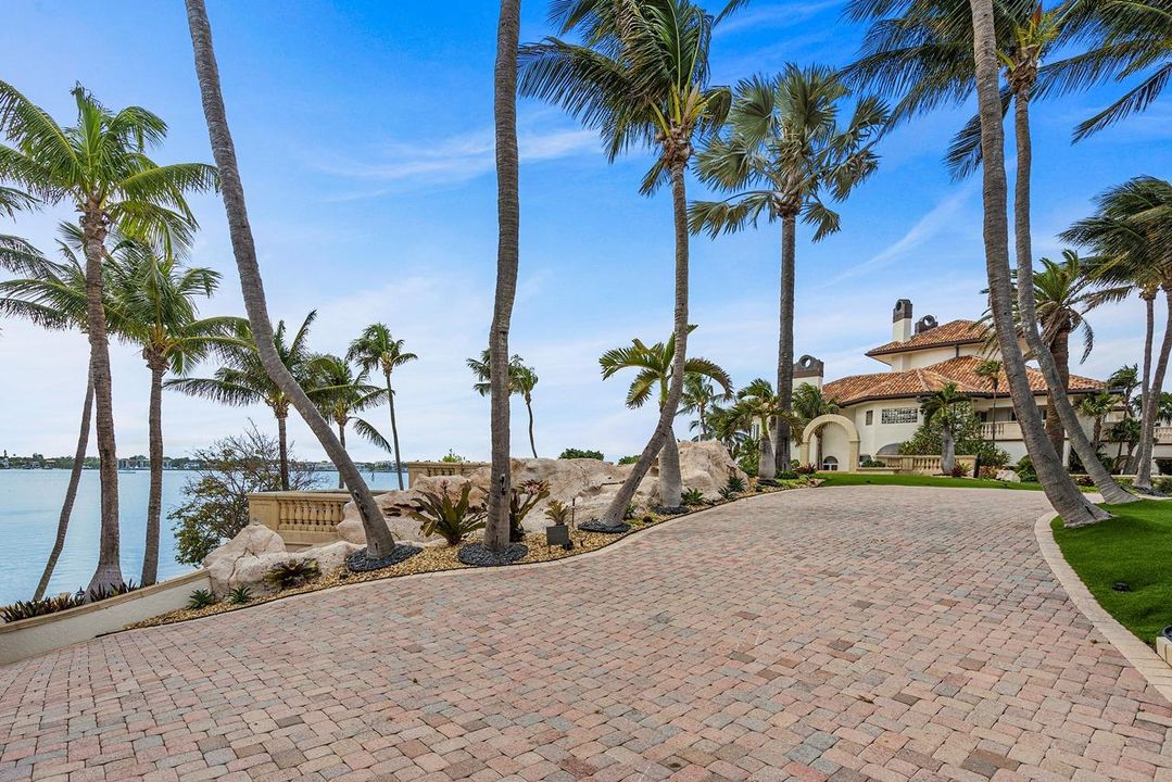 Recently Sold: $24,500,000 (9 beds, 9 baths, 12181 Square Feet)