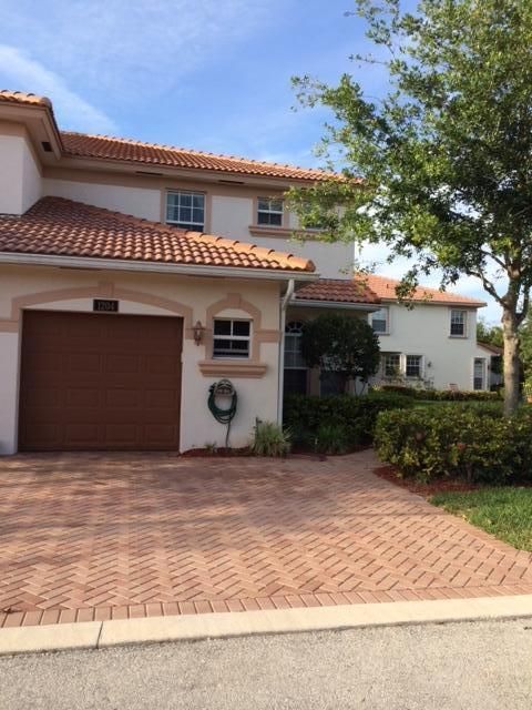 Recently Sold: $2,500 (4 beds, 2 baths, 1939 Square Feet)