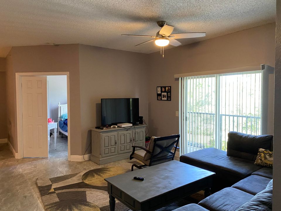 Recently Sold: $195,000 (3 beds, 2 baths, 1306 Square Feet)