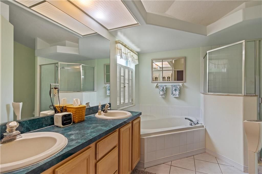 最近售出: $399,000 (4 贝兹, 2 浴室, 1855 平方英尺)