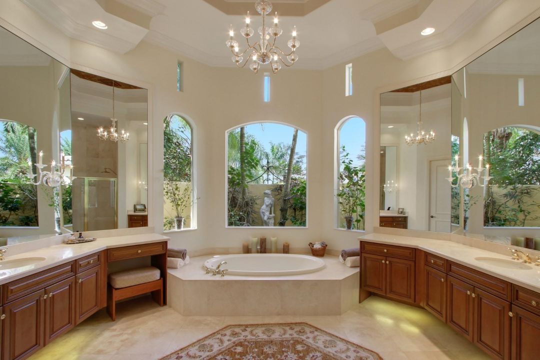 最近售出: $1,765,000 (5 贝兹, 5 浴室, 5031 平方英尺)