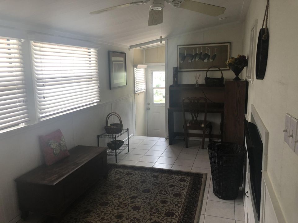 Recently Rented: $1,300 (1 beds, 1 baths, 580 Square Feet)