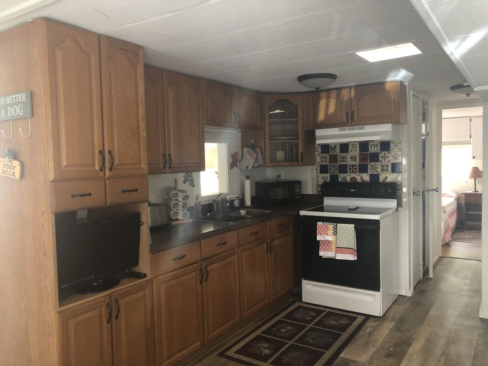 Recently Rented: $1,300 (1 beds, 1 baths, 580 Square Feet)