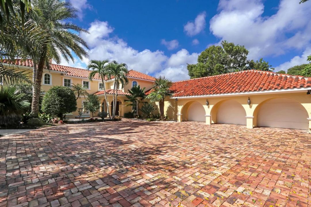 Недавно продано: $4,750,000 (7 спален, 6 ванн, 6888 Квадратных фут)