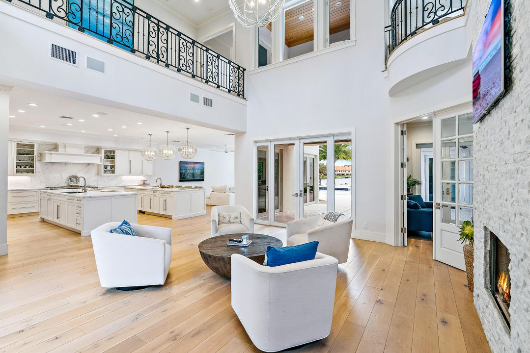 Recently Sold: $4,950,000 (5 beds, 5 baths, 5601 Square Feet)