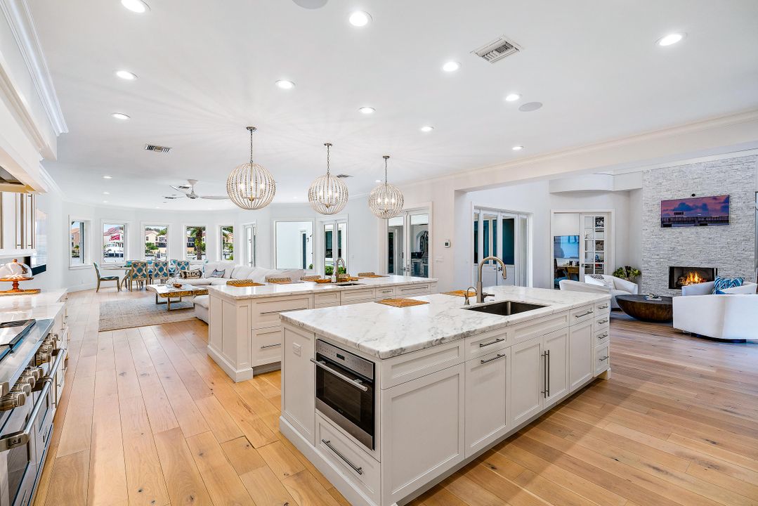 Recently Sold: $4,950,000 (5 beds, 5 baths, 5601 Square Feet)