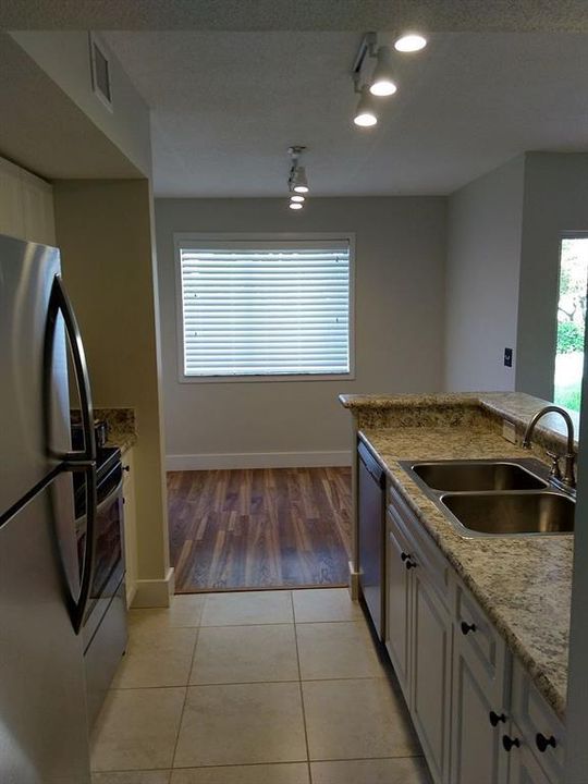 Recently Rented: $1,250 (1 beds, 1 baths, 815 Square Feet)