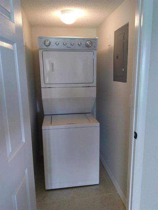 Recently Rented: $1,250 (1 beds, 1 baths, 815 Square Feet)