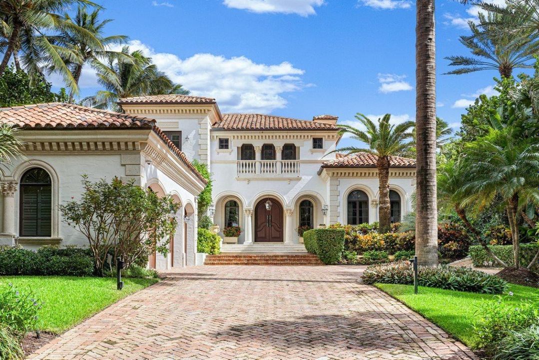 Recently Sold: $12,995,000 (5 beds, 5 baths, 5813 Square Feet)