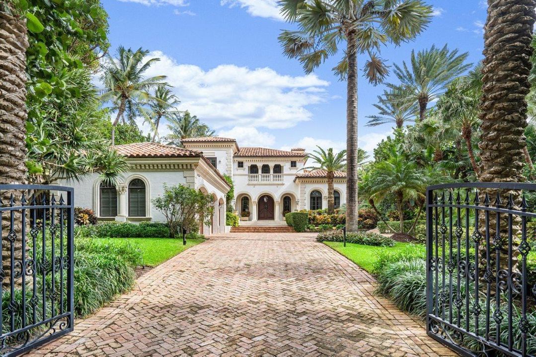 Recently Sold: $12,995,000 (5 beds, 5 baths, 5813 Square Feet)