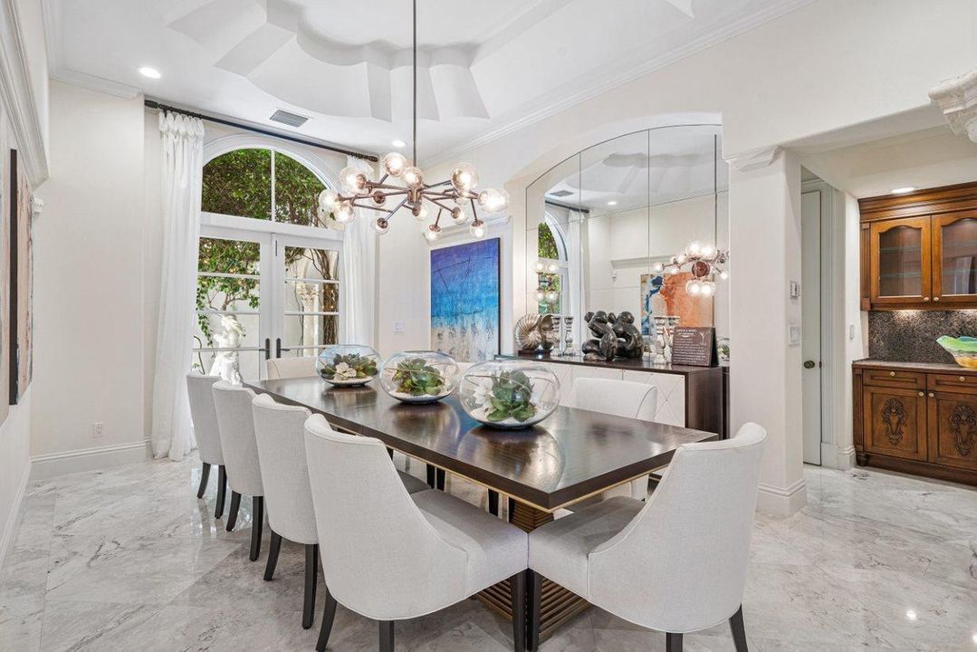 Recently Sold: $12,995,000 (5 beds, 5 baths, 5813 Square Feet)