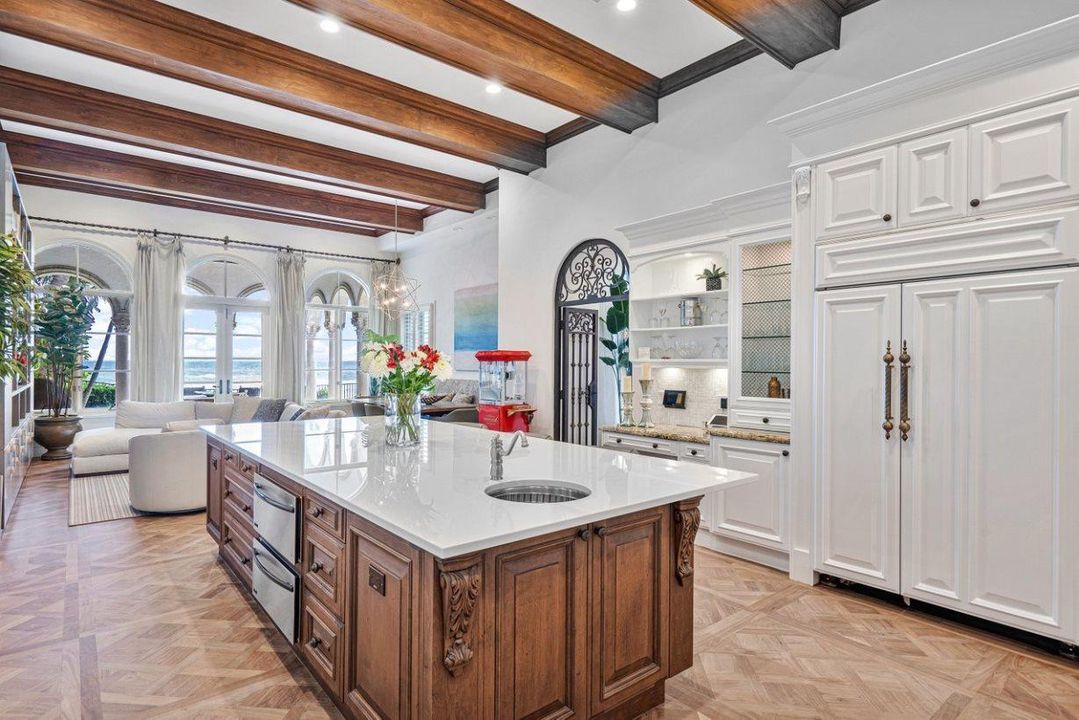 Recently Sold: $12,995,000 (5 beds, 5 baths, 5813 Square Feet)