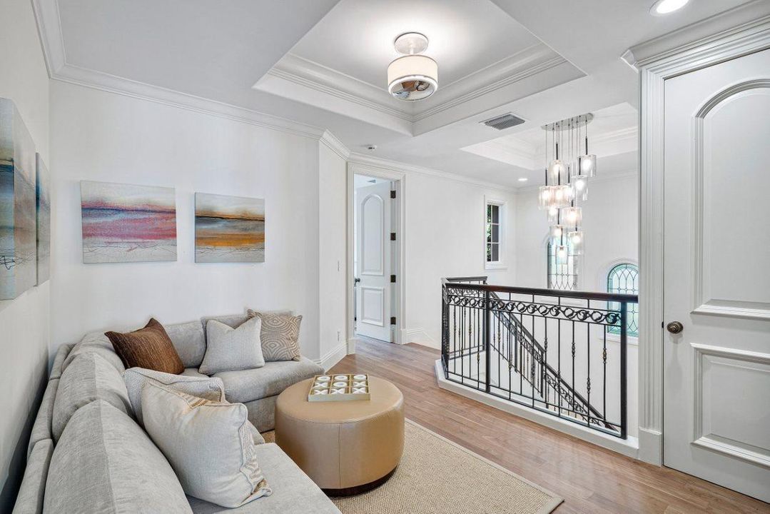 Recently Sold: $12,995,000 (5 beds, 5 baths, 5813 Square Feet)