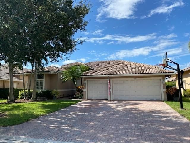 Recently Sold: $535,000 (5 beds, 3 baths, 2527 Square Feet)