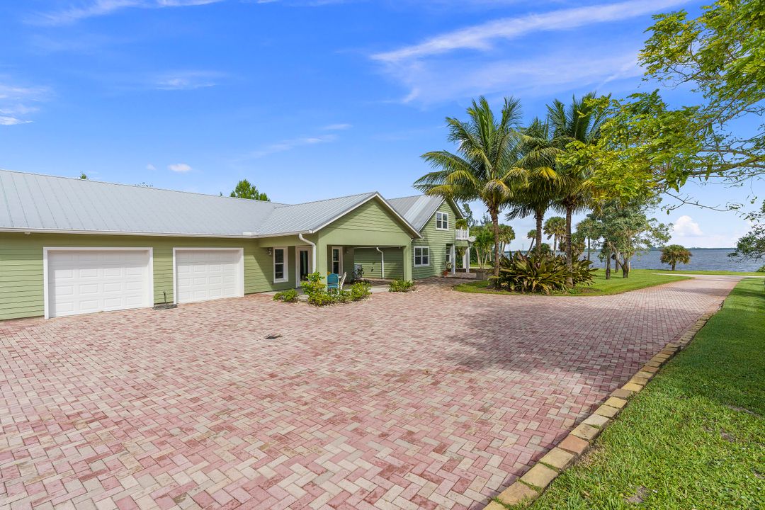 Recently Sold: $698,000 (3 beds, 3 baths, 2500 Square Feet)