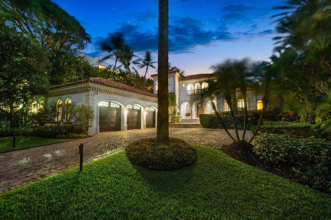 Recently Sold: $12,995,000 (5 beds, 5 baths, 5813 Square Feet)