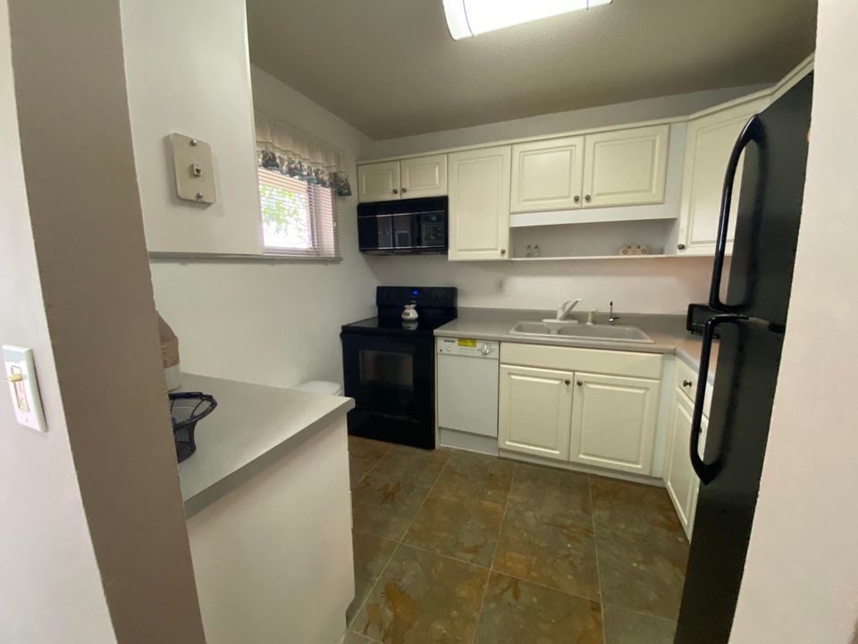 Recently Rented: $1,300 (2 beds, 2 baths, 1080 Square Feet)