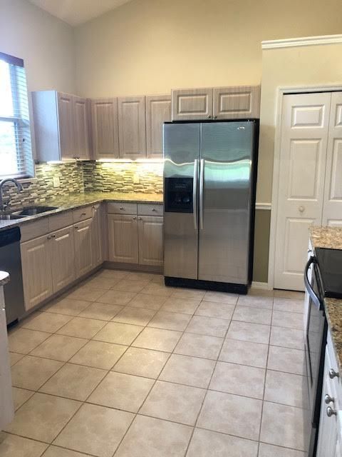 Recently Rented: $1,950 (3 beds, 2 baths, 1886 Square Feet)