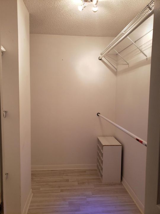 Recently Rented: $1,800 (1 beds, 1 baths, 950 Square Feet)