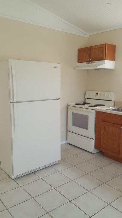 Recently Rented: $995 (2 beds, 1 baths, 900 Square Feet)