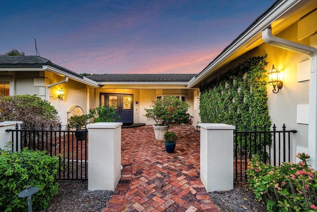 Recently Sold: $1,795,000 (3 beds, 2 baths, 2154 Square Feet)