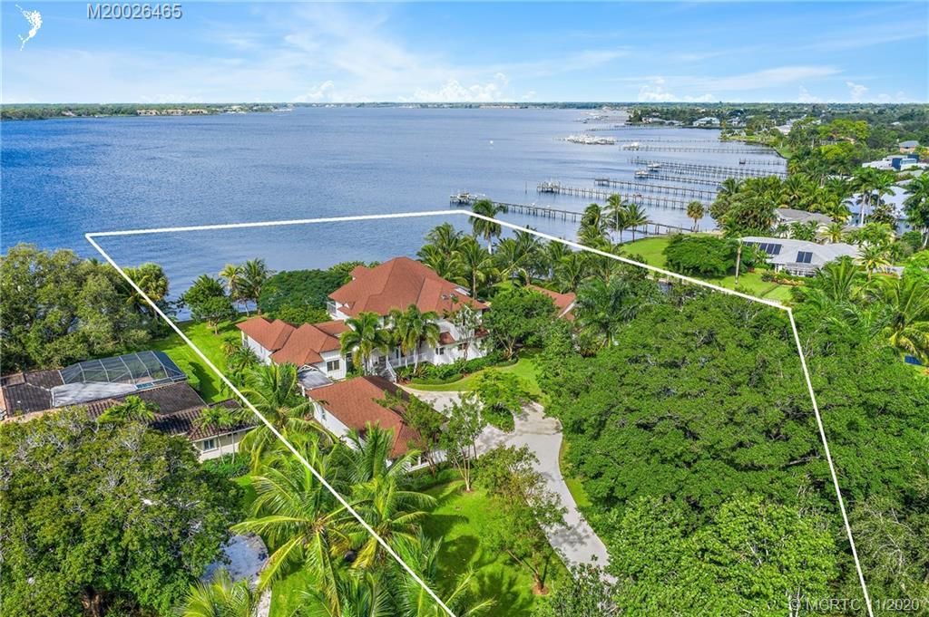 Recently Sold: $3,250,000 (5 beds, 5 baths, 5894 Square Feet)