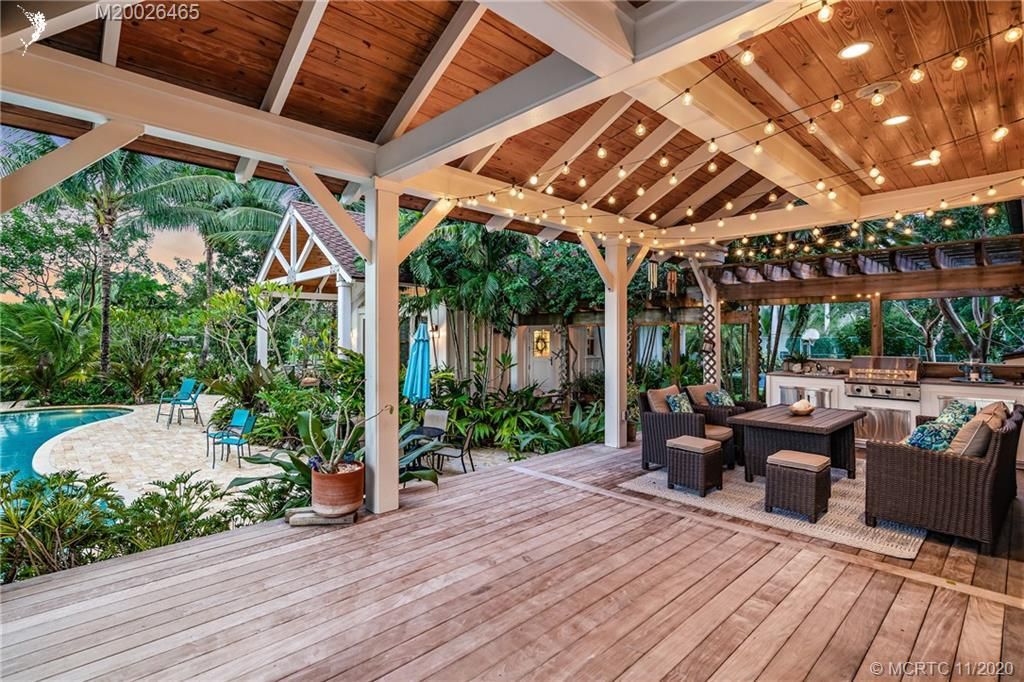 Recently Sold: $3,250,000 (5 beds, 5 baths, 5894 Square Feet)