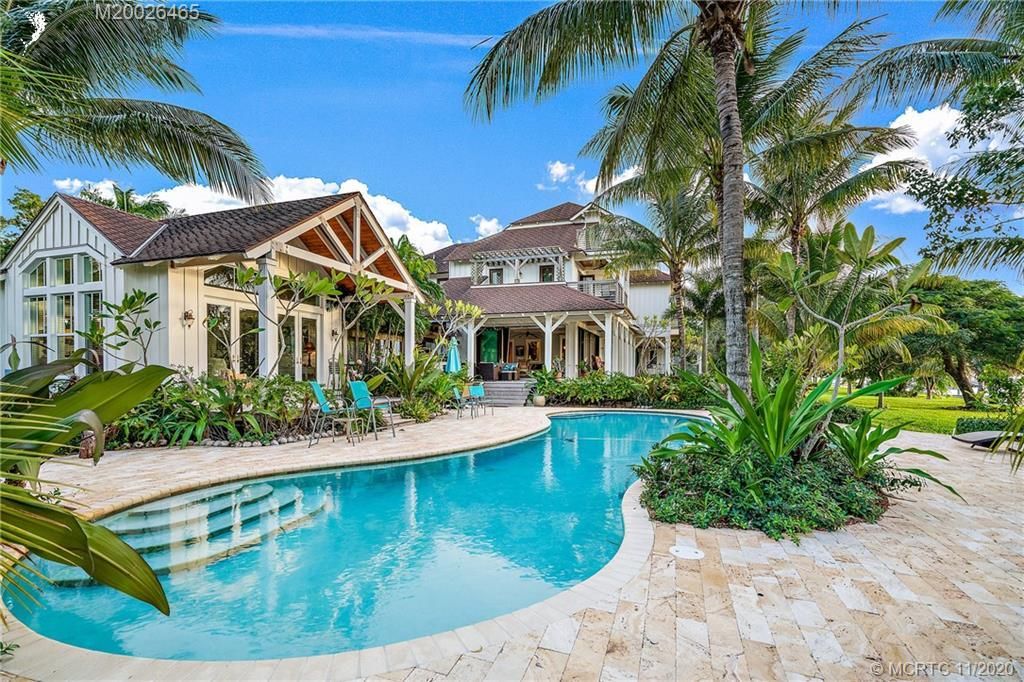 Recently Sold: $3,250,000 (5 beds, 5 baths, 5894 Square Feet)