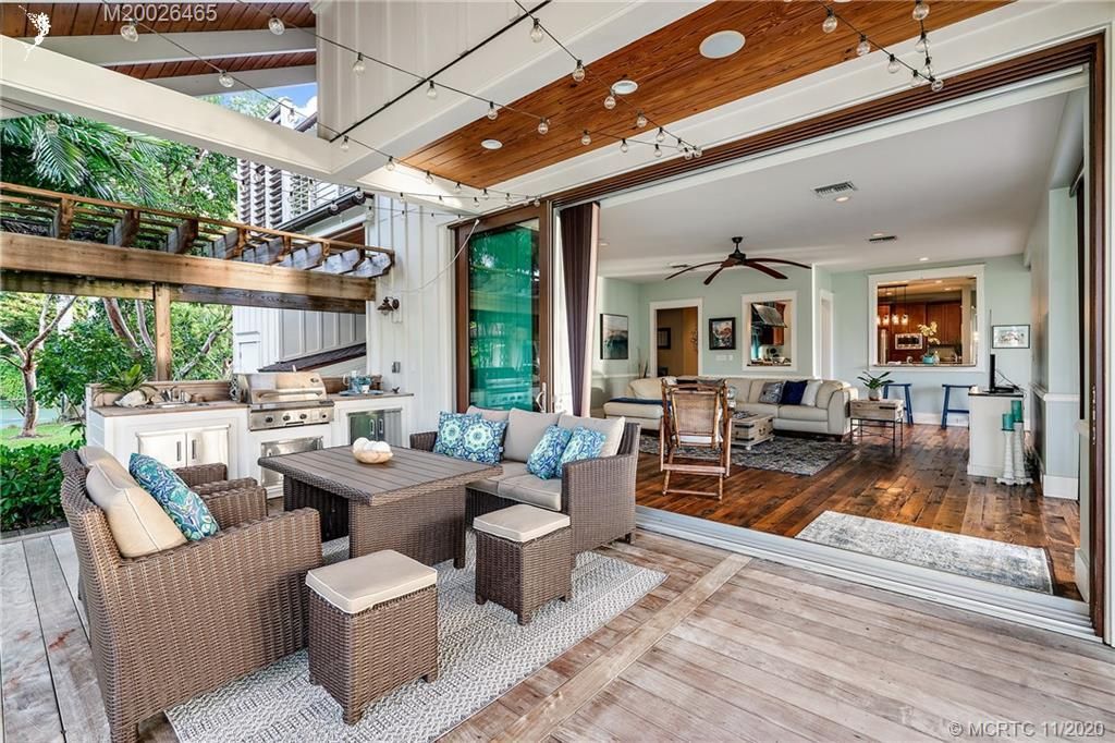 Recently Sold: $3,250,000 (5 beds, 5 baths, 5894 Square Feet)