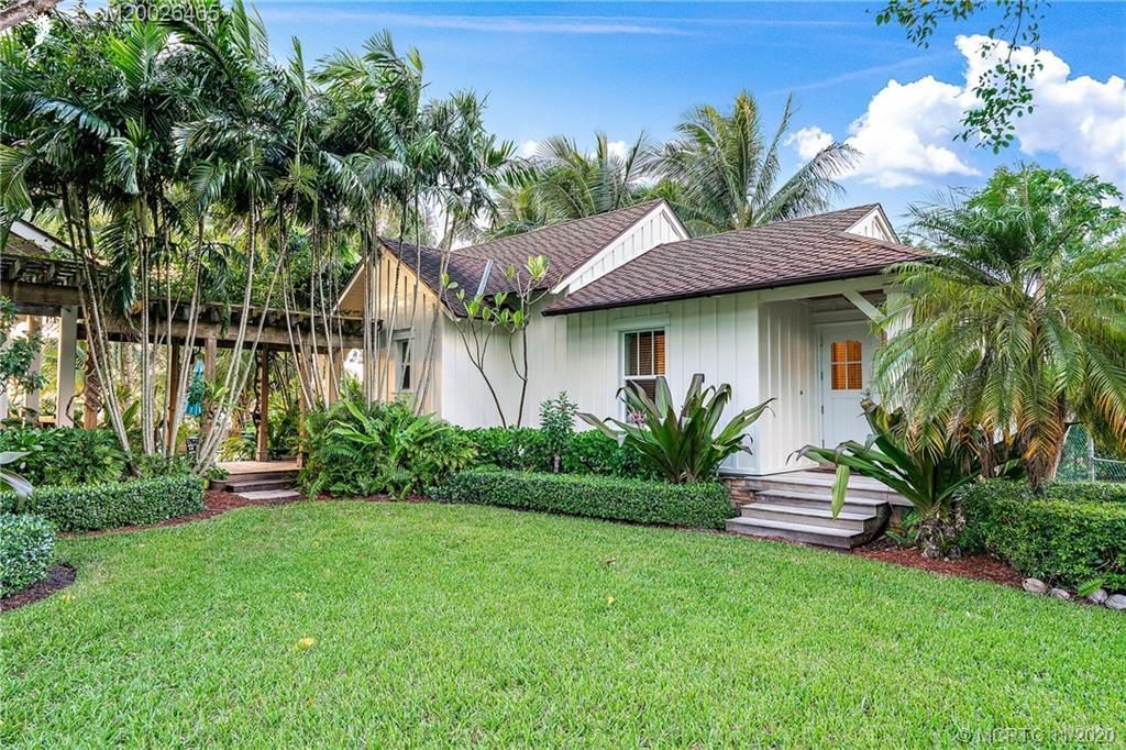 Recently Sold: $3,250,000 (5 beds, 5 baths, 5894 Square Feet)