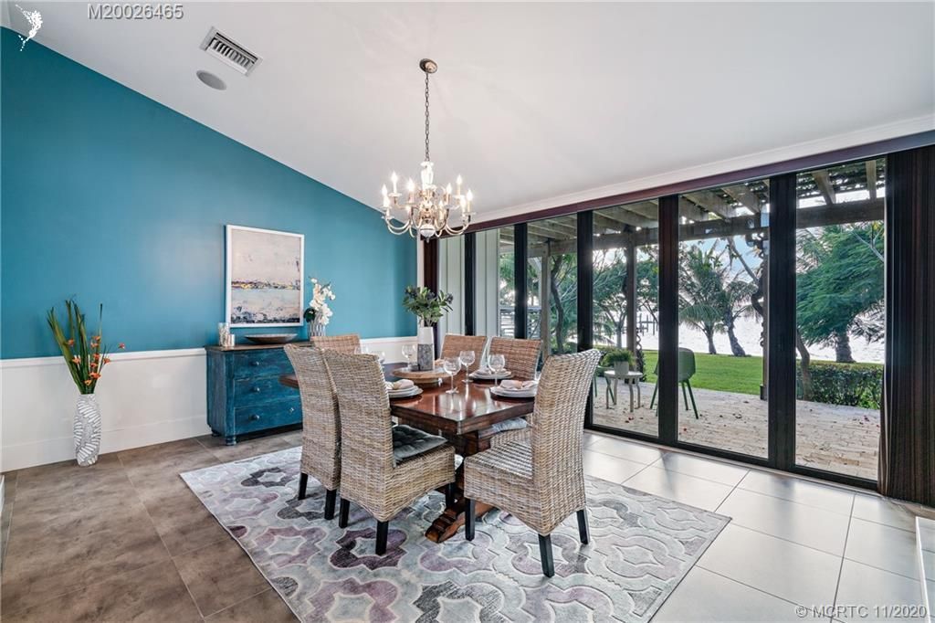 Recently Sold: $3,250,000 (5 beds, 5 baths, 5894 Square Feet)