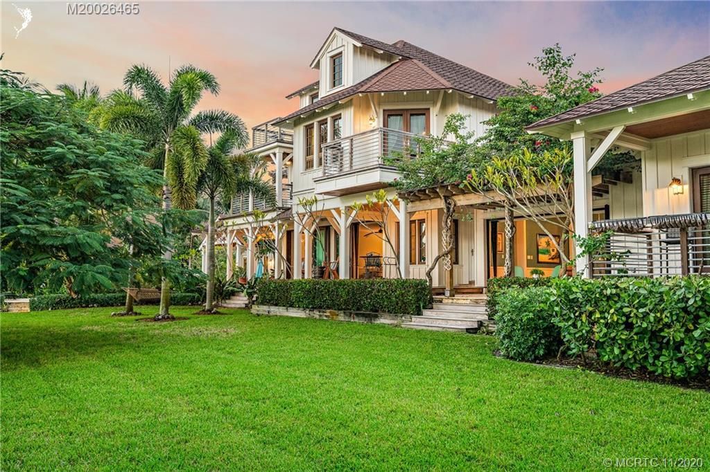 Recently Sold: $3,250,000 (5 beds, 5 baths, 5894 Square Feet)