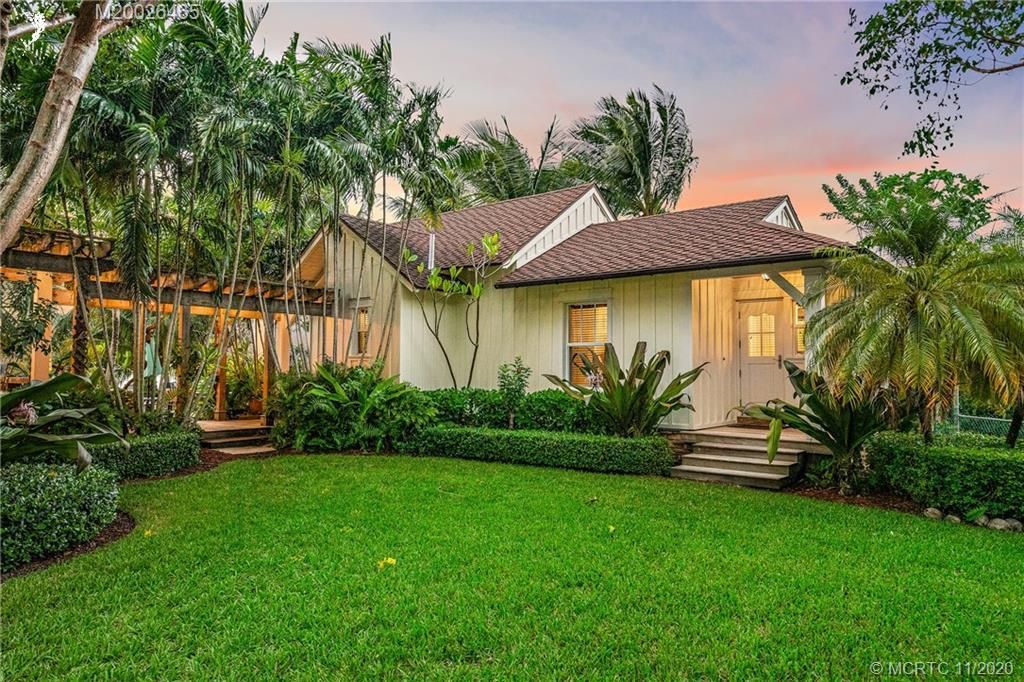 Recently Sold: $3,250,000 (5 beds, 5 baths, 5894 Square Feet)