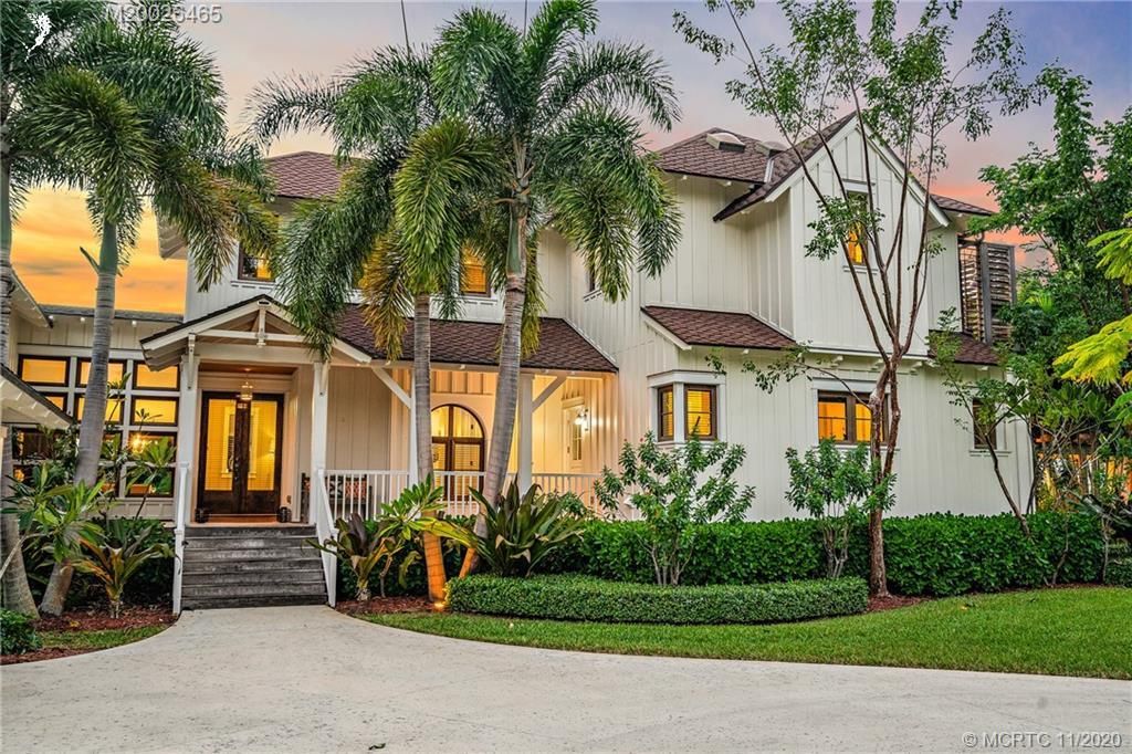 Recently Sold: $3,250,000 (5 beds, 5 baths, 5894 Square Feet)