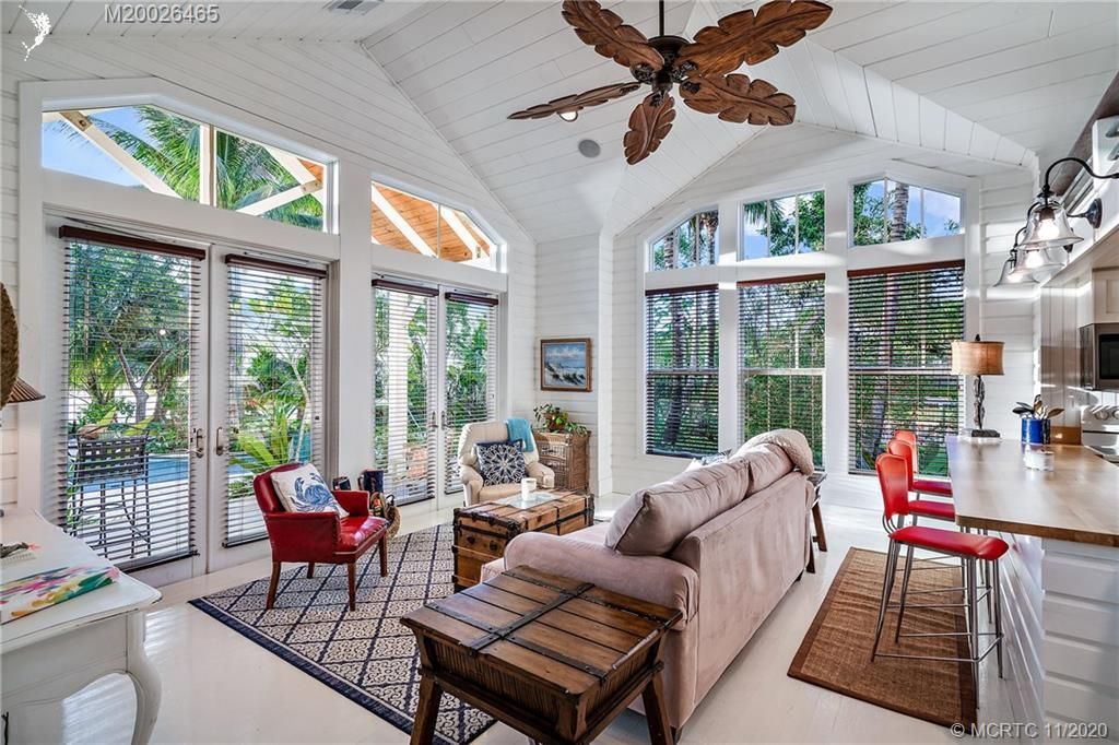 Recently Sold: $3,250,000 (5 beds, 5 baths, 5894 Square Feet)