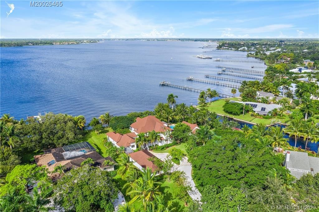 Recently Sold: $3,250,000 (5 beds, 5 baths, 5894 Square Feet)