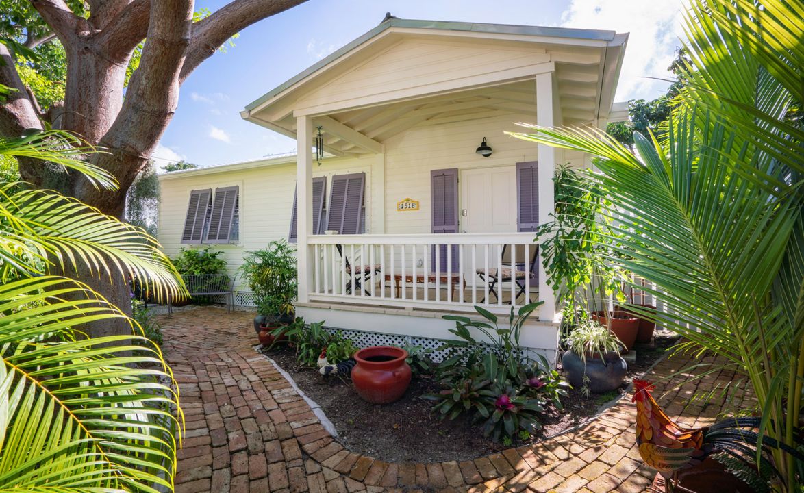 Recently Sold: $1,600,000 (3 beds, 2 baths, 1385 Square Feet)