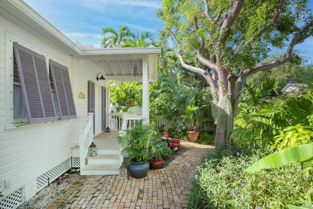 Recently Sold: $1,600,000 (3 beds, 2 baths, 1385 Square Feet)