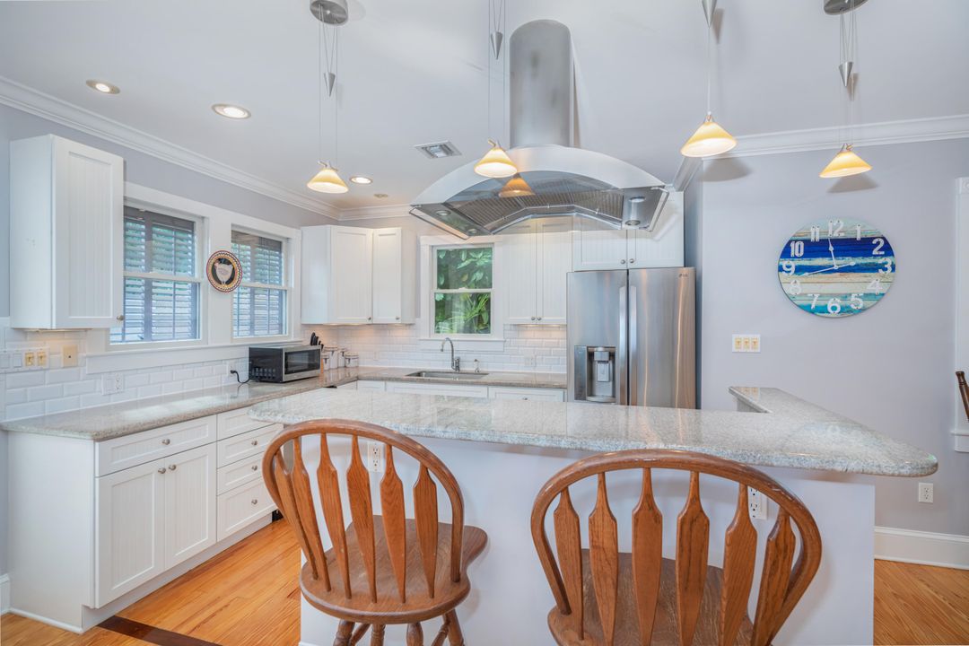 Recently Sold: $1,600,000 (3 beds, 2 baths, 1385 Square Feet)