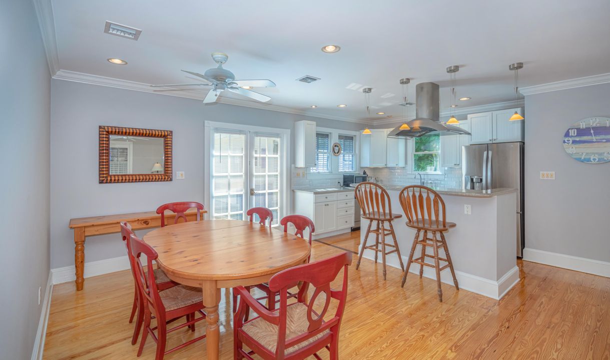 Recently Sold: $1,600,000 (3 beds, 2 baths, 1385 Square Feet)
