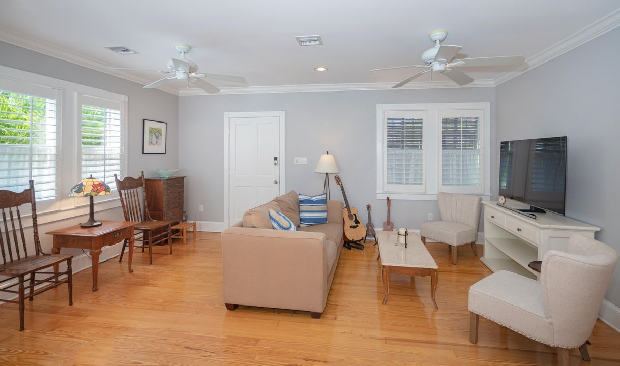 Recently Sold: $1,600,000 (3 beds, 2 baths, 1385 Square Feet)