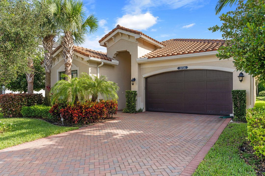 Recently Rented: $2,900 (2 beds, 2 baths, 1490 Square Feet)