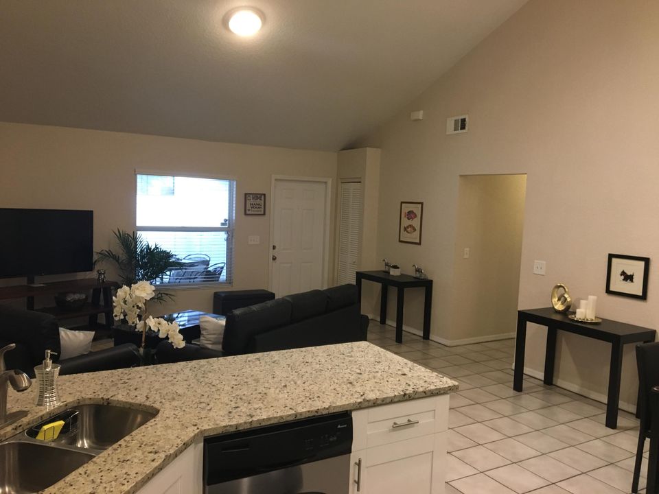Recently Rented: $4,000 (4 beds, 2 baths, 1460 Square Feet)