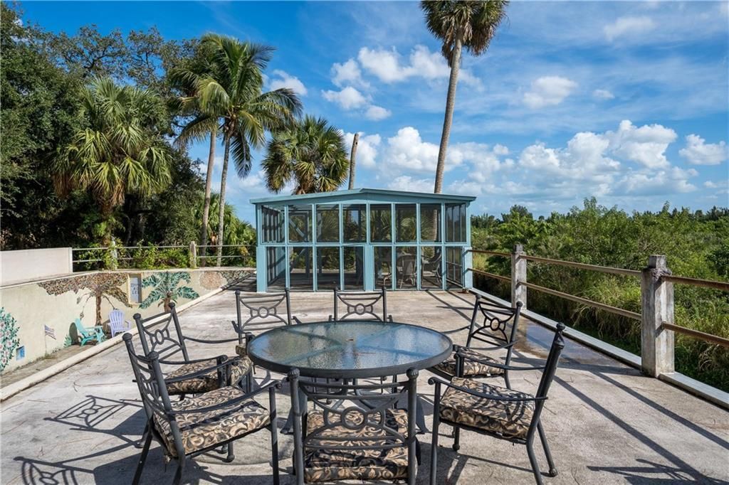 Recently Sold: $2,495,000 (5 beds, 6 baths, 6443 Square Feet)